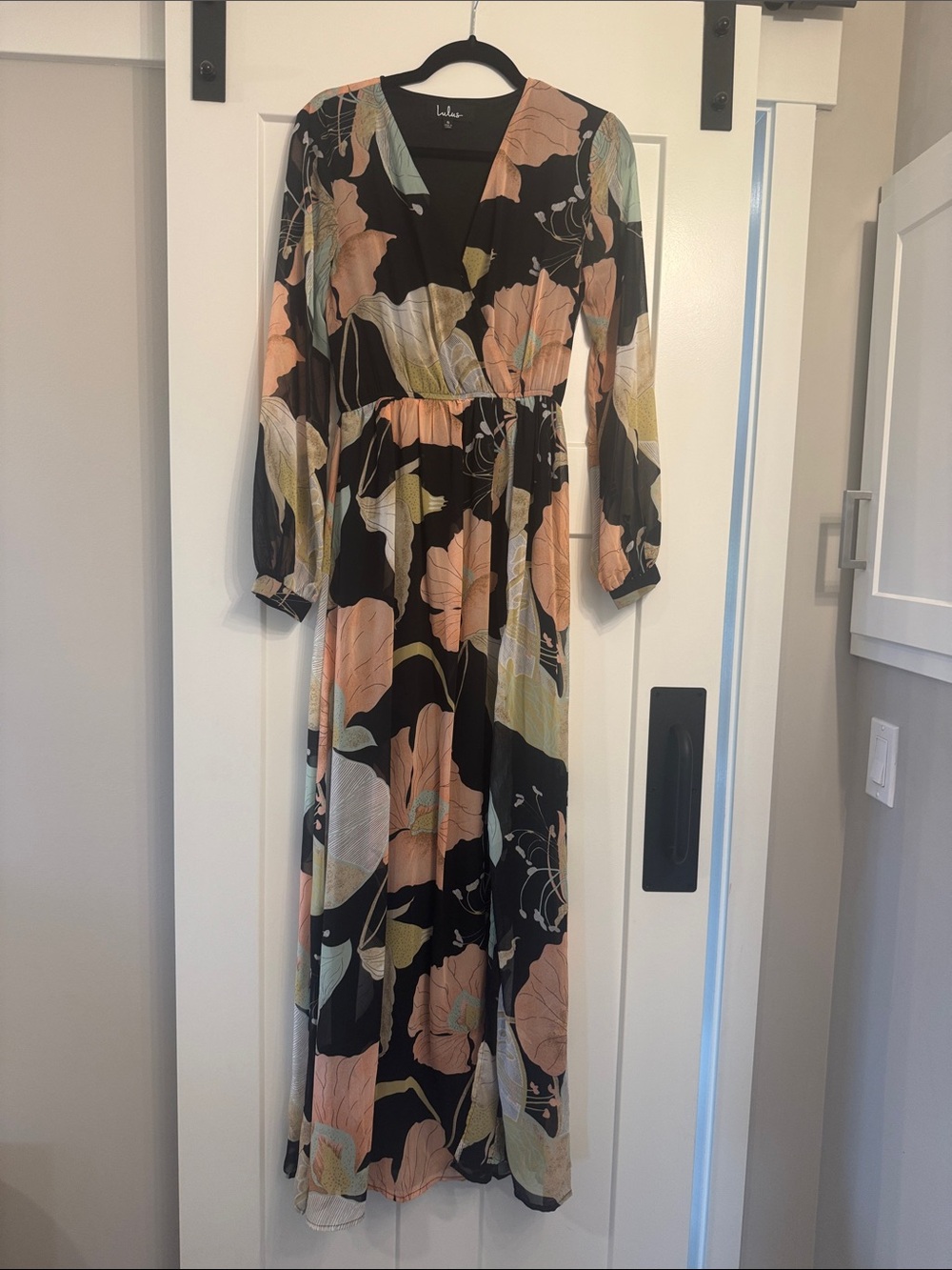 Lulu's Black Floral Womens Maxi Dress (worn once)